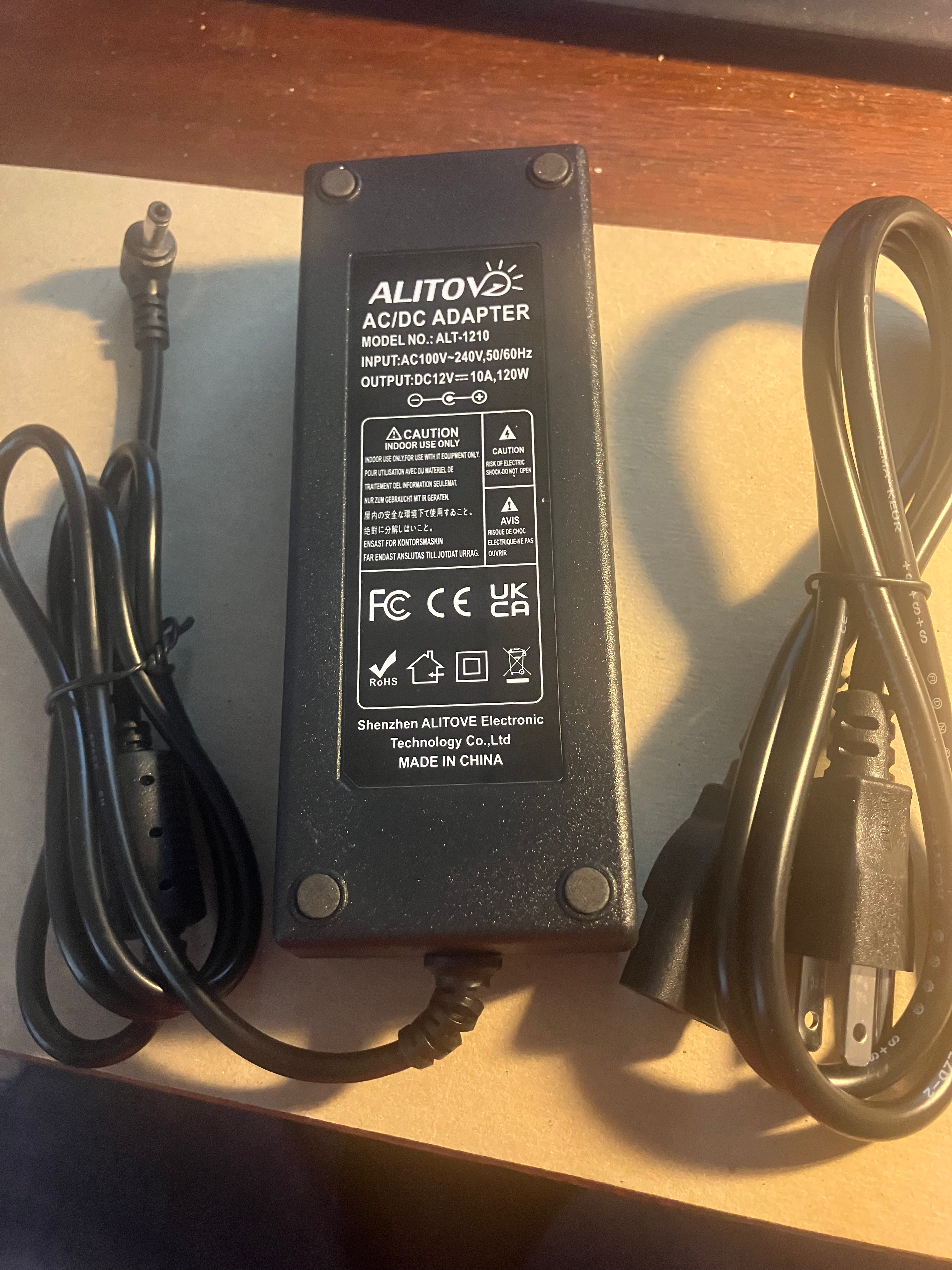 12V 10A AC/DC power adapter with cables for the Snorkel 12V Drywasher, used for generator or mains operation.