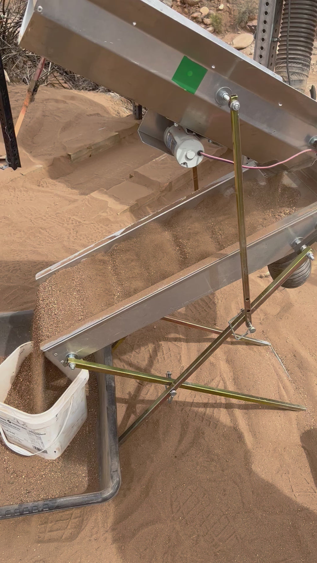 Single Snorkel drywasher operation shows how smooth the fluid bed flows.