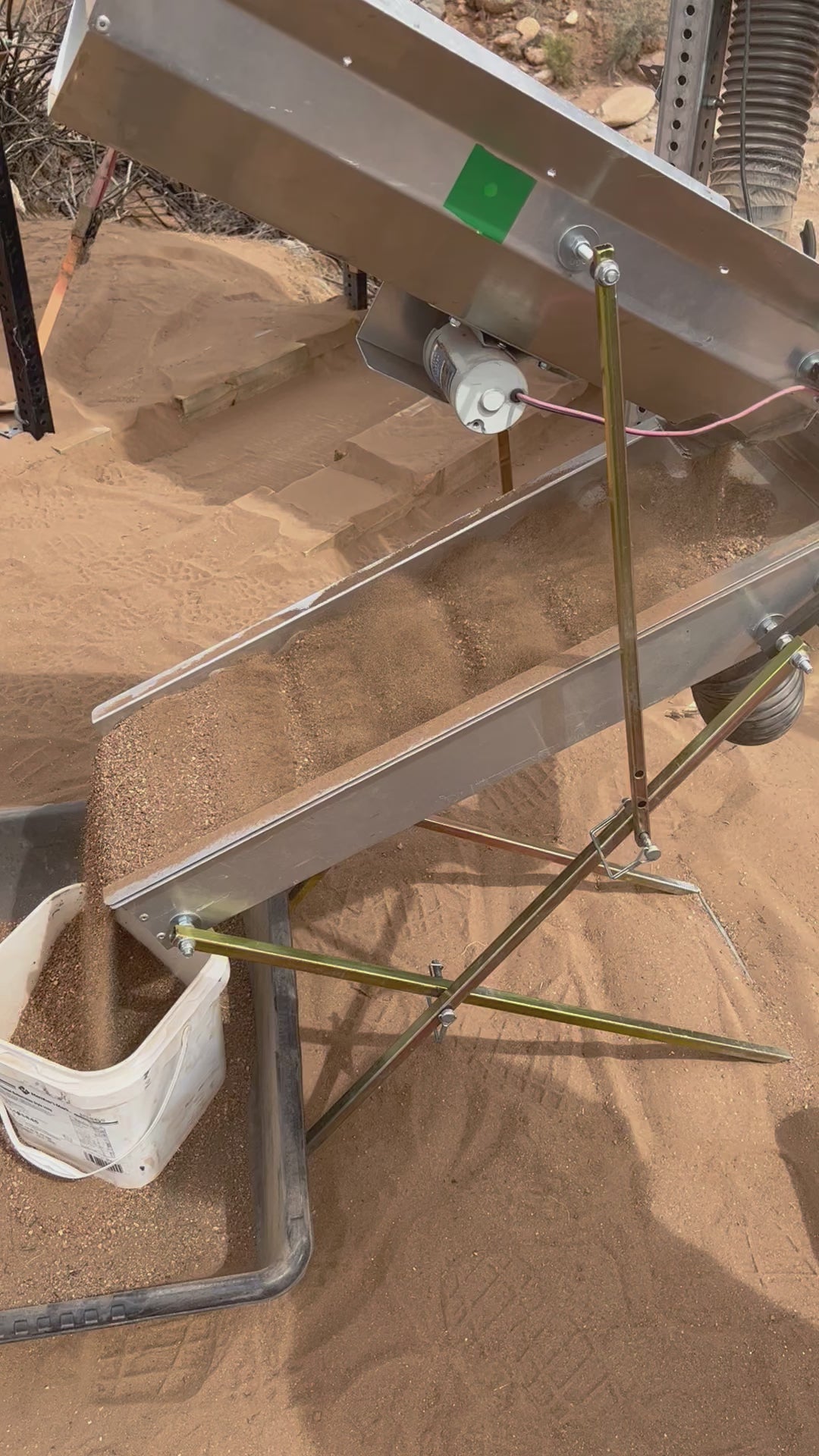 Single Snorkel drywasher operation shows how smooth the fluid bed flows.