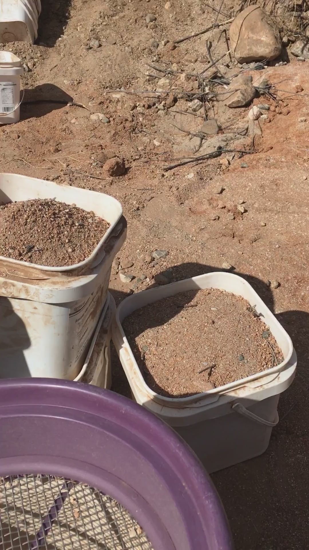 Field demo of raw diggings screened to -1/4"  
